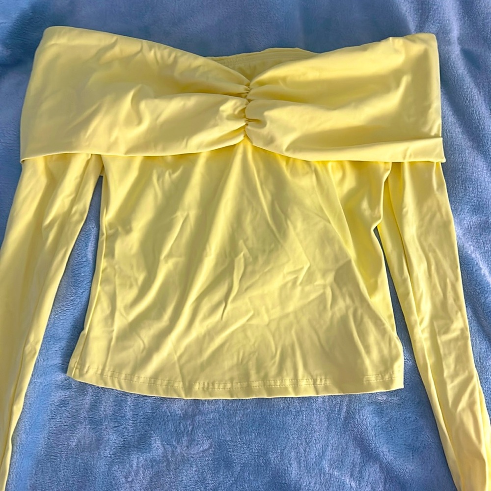 Cute yellow top